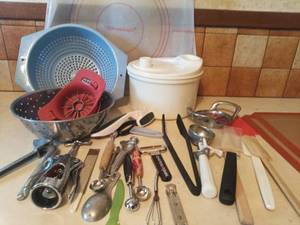 lot 4009 image: Kitchen Utensils
