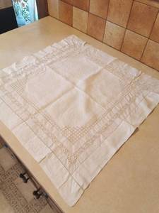 lot 4019 image: Vanity  Dresser Top Linens