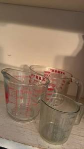 lot 4028 image: Pyrex and Plastic Liquid Measuring Cups