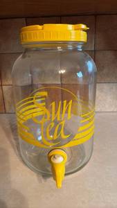 lot 4034 image: Sun Tea Glass Jar with Spout