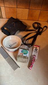 lot 4043 image: Cat Supplies Lot Harness, Leash, Bowl, Collar, Treats & Comb in Curver 3 Quart Container