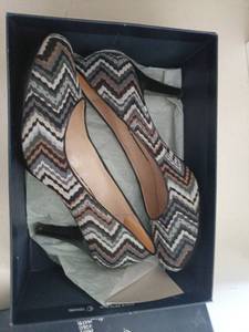 lot 5017 image: LIKE NEW ANNE KLEIN Womens Pump Heel Size 9 M Chevron Pattern