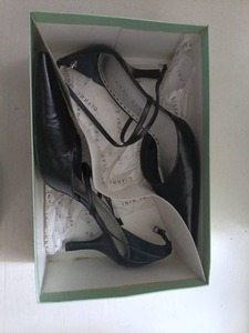 lot 5019 image: Gianni Bini Claudia Black LE Womens Heels Size 090M