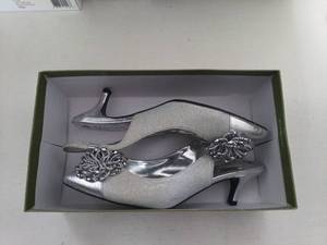 lot 5022 image: J. Renee Estee Dance FabricMetallic Nappa Silver Heels 9M