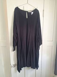 lot 5062 image: Soft Surroundings Black Long Sleeve Dress
