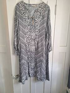 lot 5063 image: Soft Surroundings Black White Print Tunic Dress 3X