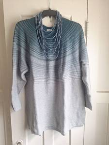 lot 5074 image: J. Jill Womens Sweater Size 3X Teal Gray Ombre with Beaded Necklace