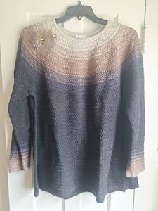 lot 5075 image: Womens Pullover Sweater 2X Color Block Knit with Feather Earrings
