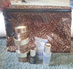 lot 5091 image: Estee Lauder Skincare Set with Revitalizing Supreme, Advanced Night Repair, Perfectly Clean