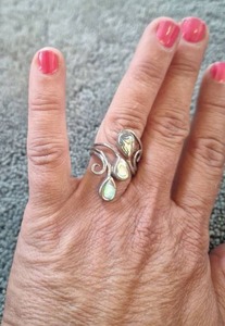 lot 5104 image: Mother of Pearl and SterlingRing