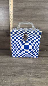 lot 176 image: Blue &amp White Checkered 45 RPM Vinyl Record Carrying Case&nbsp