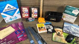 lot 192 image: Office &amp Desk Supply Bundle&nbsp