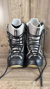 lot 202 image: Burton Progression Snowboard Boots
