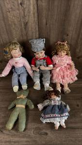 lot 237 image: Vintage Doll lot