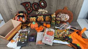 lot 244 image: Halloween and Fall Seasonal Decoration Bundle