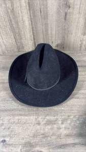 lot 256 image: Cowboy hat size medium