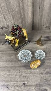 lot 257 image: Decorative Accents Lot