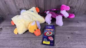 lot 259 image: Popglo Glow Top Spinning Top with 3 Glow Sticks and Plush Toys Lot