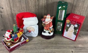 lot 292 image: Holiday Decor
