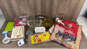 lot 294 image: Kitchen Gadgets &amp Tools Lot