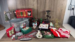 lot 305 image: Holiday &amp Seasonal Decor Lot&nbsp