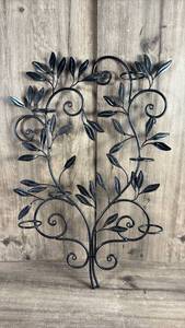 lot 318 image: Metal Decorative Wall Art Tree with Leaf Design&nbsp