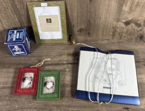 lot 345 image: Mixed Lot Wacom Graphire3 Tablet, Jaclyn Smith 4x6 Frame, Cherub Ring Holder, Mini Frames