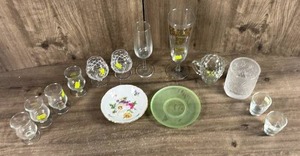 lot 346 image: Glassware and Dishware Lot
