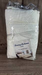 lot 354 image: Tommy Bahama Home FullQueen Quilt Set