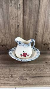 lot 370 image: Ceramic Pitcher and Basin Set Blue Spongeware Apple Decoration