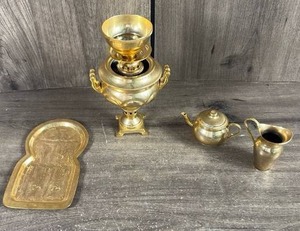lot 400 image: Brass Decor