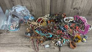 lot 409 image: Large Lot Assorted Jewelry