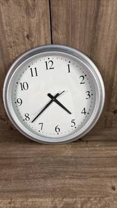 lot 421 image: Round Wall Clock 12 Inch Diameter Silver Trim White Face
