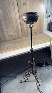 lot 423 image: Decorative Pedestal Plant Stand with Bowl and Scrolled Feet