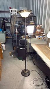 lot 424 image: Floor Torchiere Lamp with Decorative Glass Shade