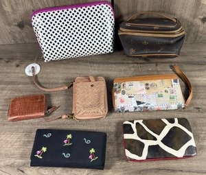 lot 438 image: Lot of Assorted Wallets and Pouches&nbsp