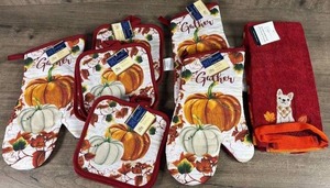 lot 451 image: New Kitchen towels