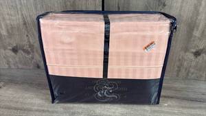 lot 456 image: Palazzo 300 Thread Count Queen Sheet Set