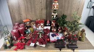 lot 479 image: Holiday &amp Christmas Decoration Lot&nbsp