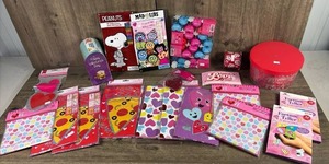 lot 485 image: Valentines Day Stationery &amp Party Supply Lot&nbsp