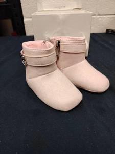 lot 61991 image: Michael Kors baby shoes - 3