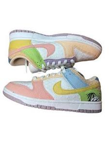 lot 62449 image: Nike Dunk Low SE Sun Club sneakers - 7.5 - Retail $176