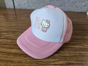 lot 678 image: Kids Hello Kitty M Trucker Hat, Pink