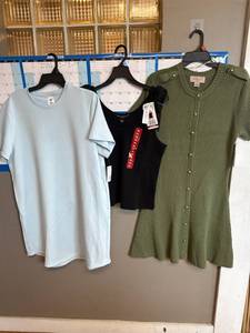 lot 683 image: Lot of extra large ladies clothing