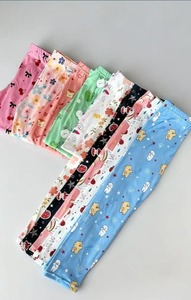 lot 687 image: 5 Pack Girls Leggings, 8-10yo