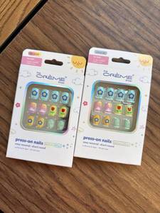 lot 699 image: 2 packs the Cr me Shop press on nails