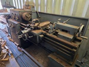 lot 113 image: Republic 14-S Engine Lathe  Manual Metal Lathe