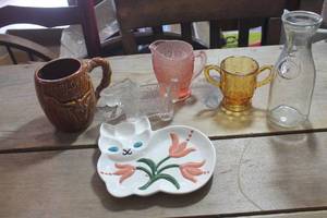 lot 2115 image: Vintage Creamer and More