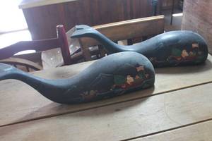 lot 2118 image: Wood Dcor Whales