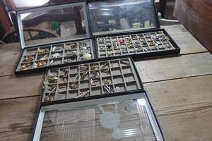 lot 2122 image: Vintage Jewelry in Display Cases